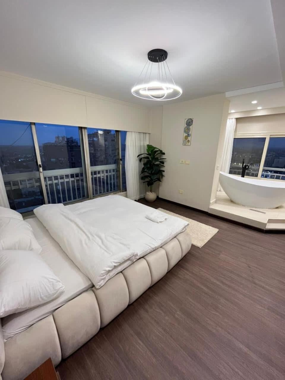 Zamalek Royal Nile View 3br Apartment *