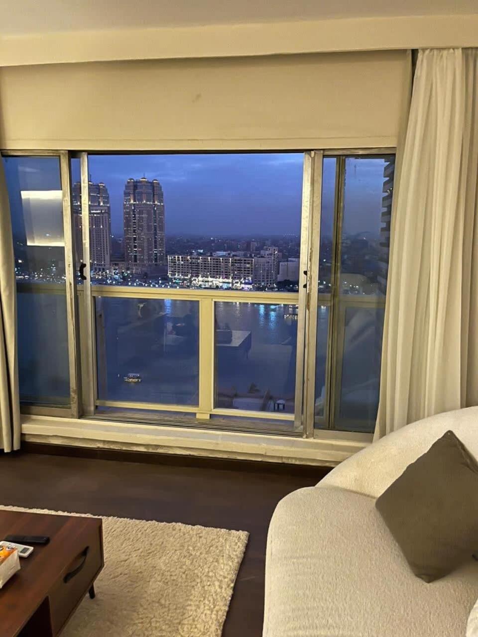 Zamalek Royal Nile View 3br Apartment *