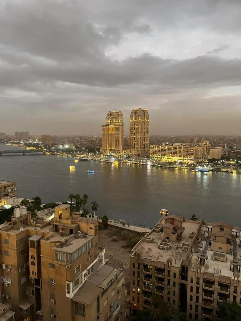 Zamalek Royal Nile View 3br *