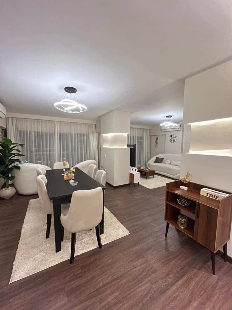 Zamalek Royal Nile View 3br * Cairo