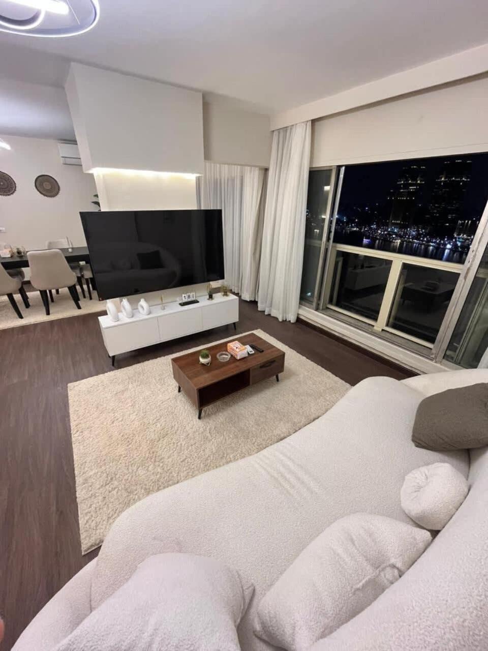 Zamalek Royal Nile View 3br * Cairo