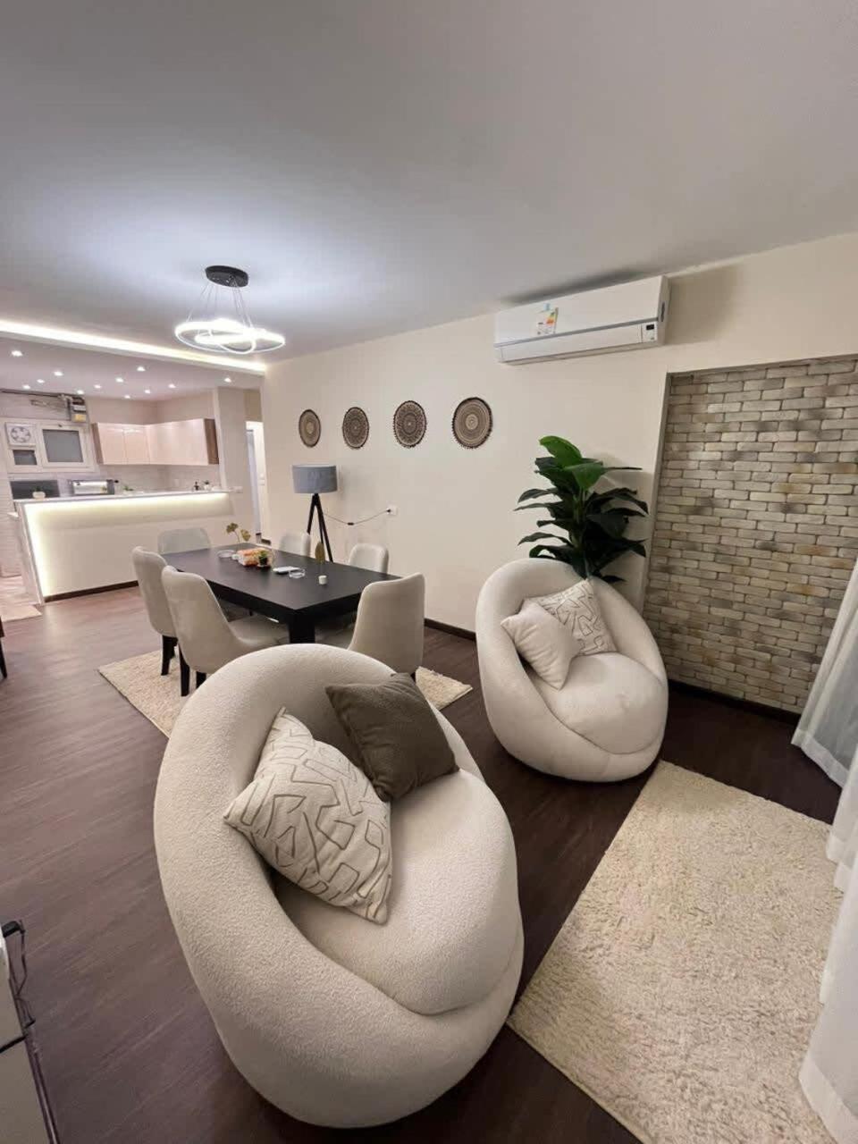 Zamalek Royal Nile View 3br Apartment *
